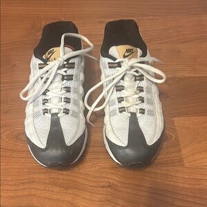 Nike Men's White and Black Sneakers
